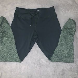 The North Face woman’s regular leggings-size Large